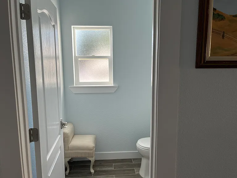 319 E Eden St — Photo 6