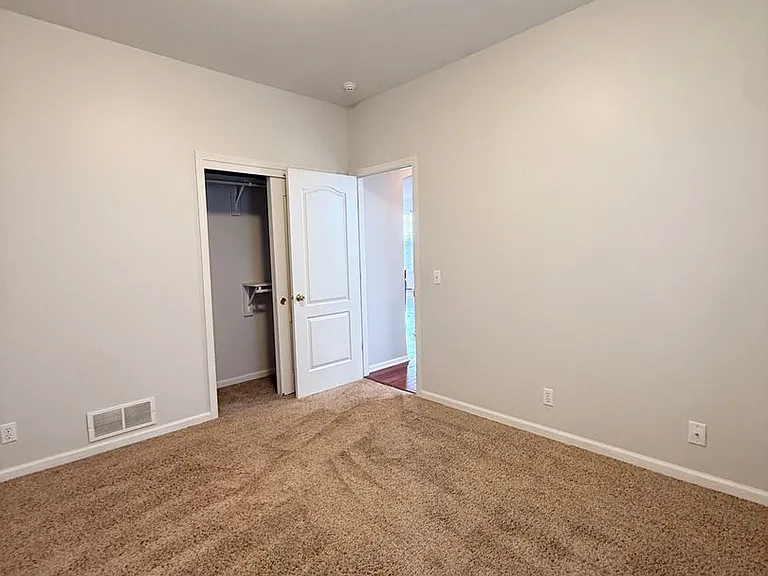 9606 S 27th St — Photo 17