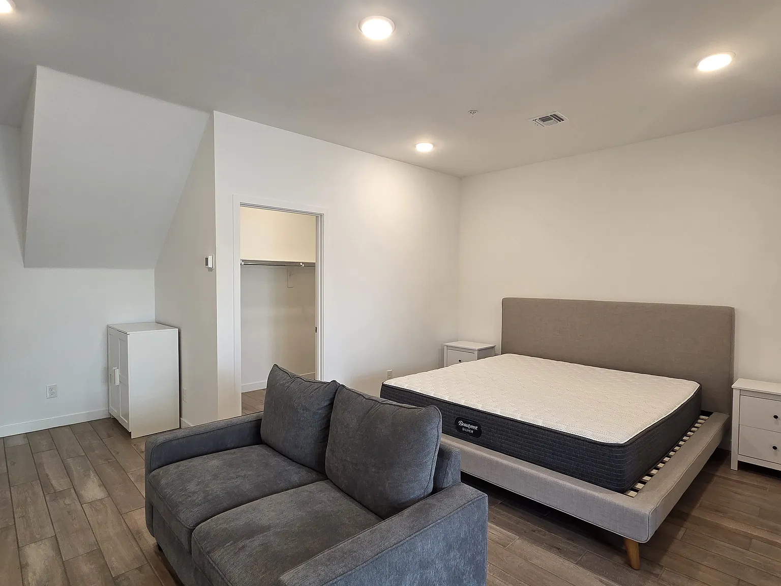 Studio, 1397 sqft, $1,200 — Photo 3