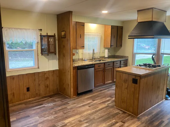W5573 Smiley Ln, Fort Atkinson, WI 53538