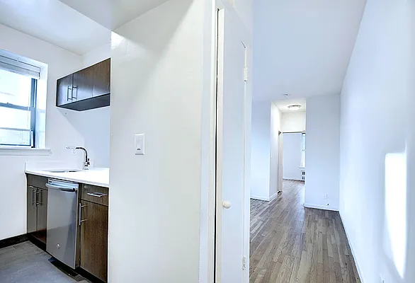 Rented by Urbane Brokerage | media 15