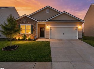 16 Oak Edge Ln, Greer, SC 29651