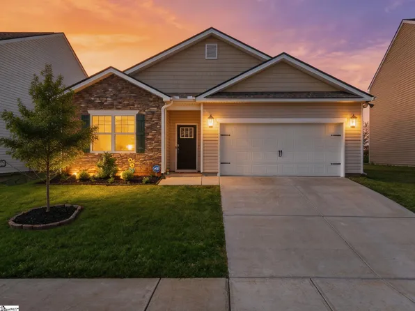 16 Oak Edge Ln, Greer, SC 29651
