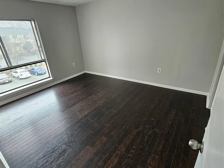 4811 Spring Lake Dr #E — Photo 12