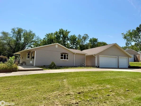 701 E 27th St S, Newton, IA 50208