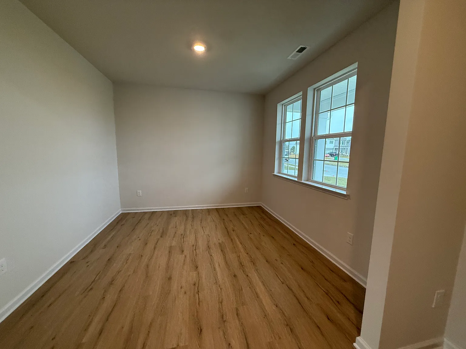 212 Daytona Rd — Photo 3