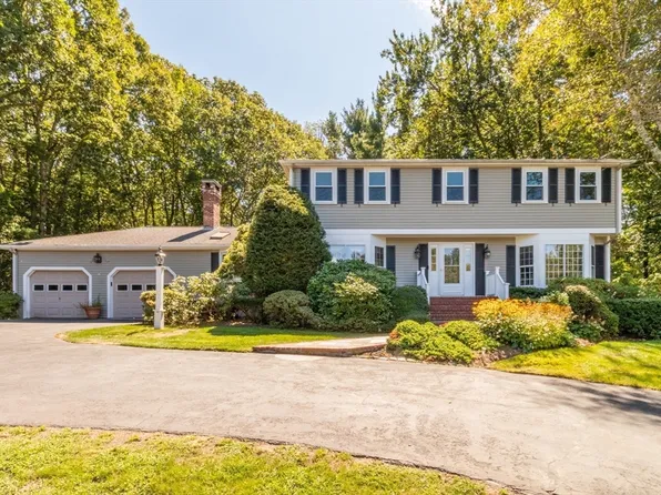 14 Onondaga Ln, Medfield, MA 02052
