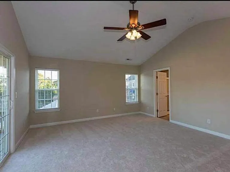 220 Segar St — Photo 14