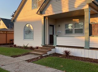 236 E Madison Ave, Cottage Grove, OR 97424