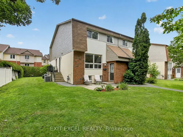 34 A Forester Cres, Ottawa, ON K2H 8Y2