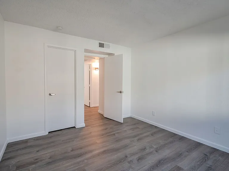 2234 W Hazelwood St — Photo 23