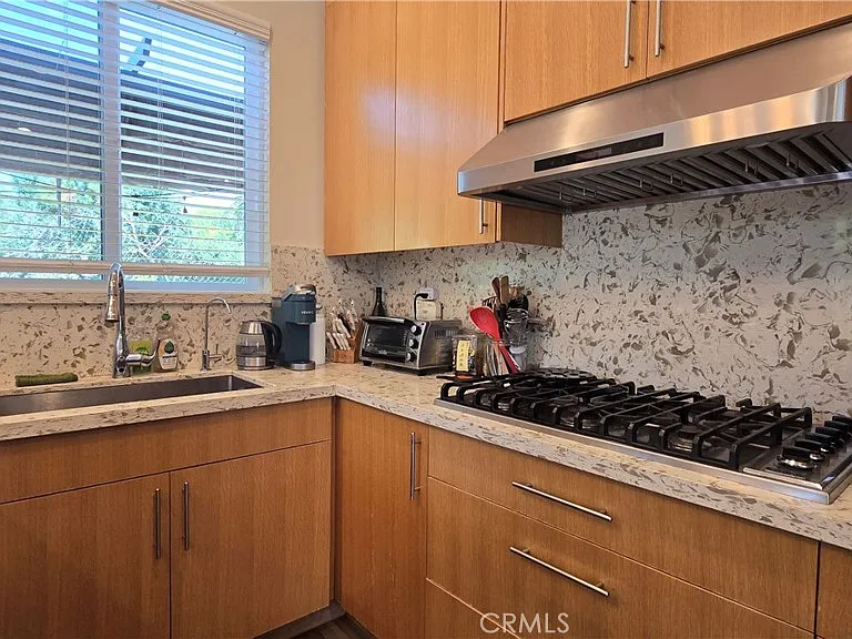 1018 La Presa Dr — Photo 13