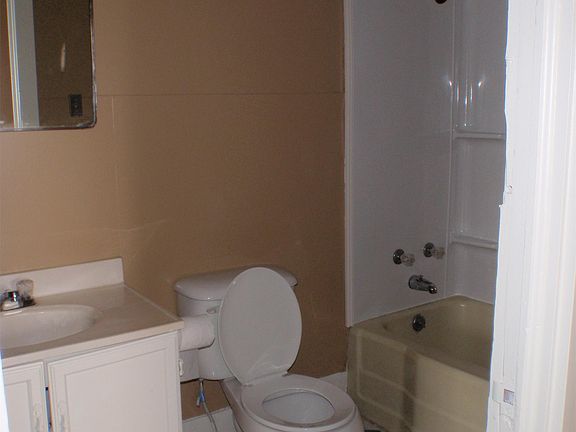 5th image of 202 Hortense St #A