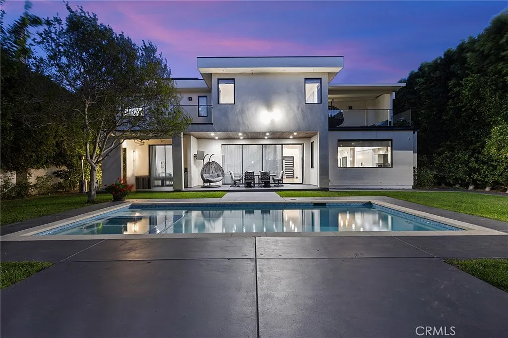 6 bed, 5.5 bath, 4860 sqft, $15,500 — Photo 2