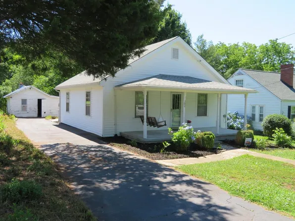 208 Washington St, Gretna, VA 24557