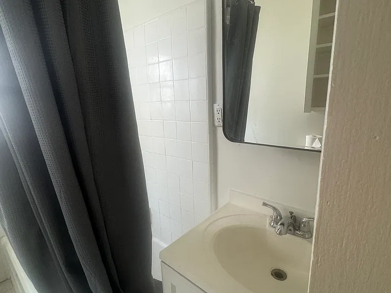 5438 Sylvia Ave — Photo 4