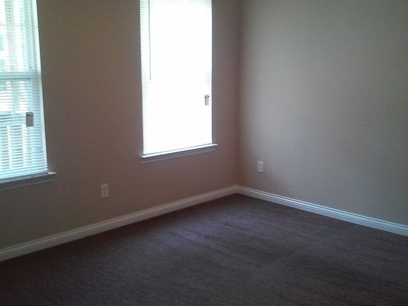 4th image of 1208 Jarvis Ave