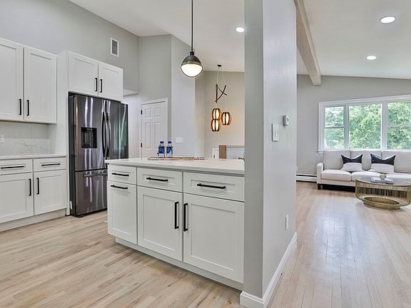 2nd image of 7 Briarwood Ave