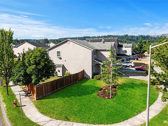 Beautiful corner lot>