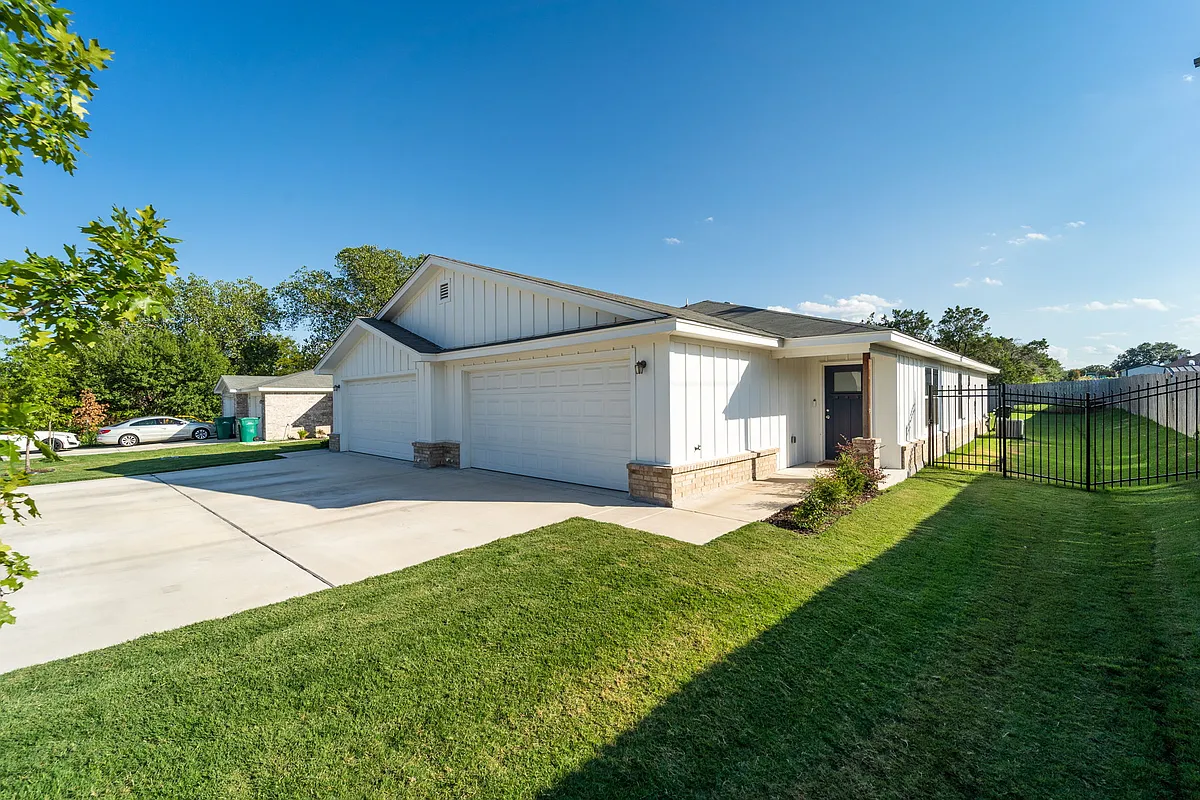 Building Photo - 1416 Shoshoni Trl #A