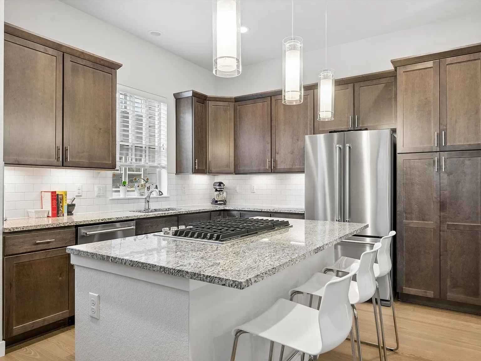 3 bed, 2406 sqft, $3,200 — Photo 4