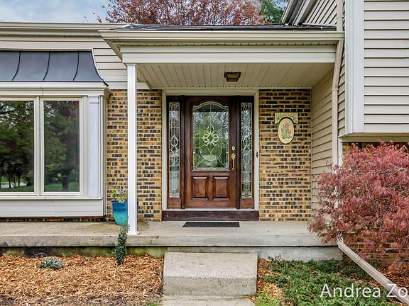 3rd image of 1740 Lockmere Dr SE