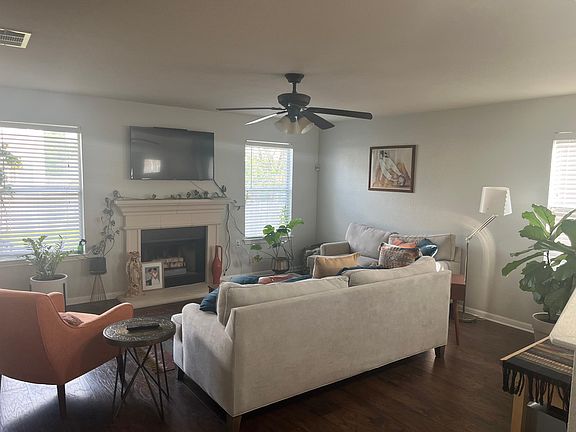 4th image of 5213 Hutchinson Dr