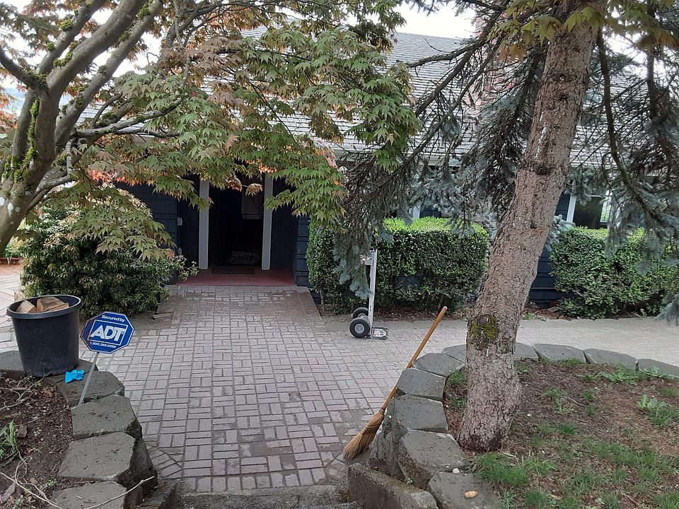 1st image of 740 S Summit Ave