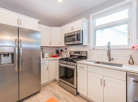 2nd image of 106 Union Ave Floor 2