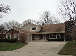 1616 Apache Dr, Naperville, IL 60563