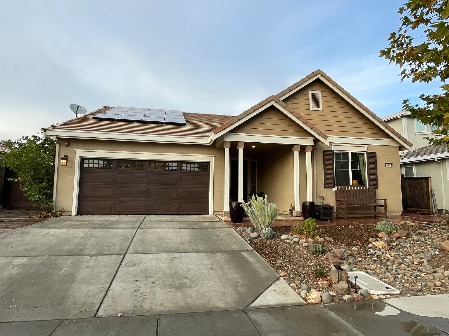 4 bed, 2.5 bath, 2073 sqft, $3,200 — Photo 1