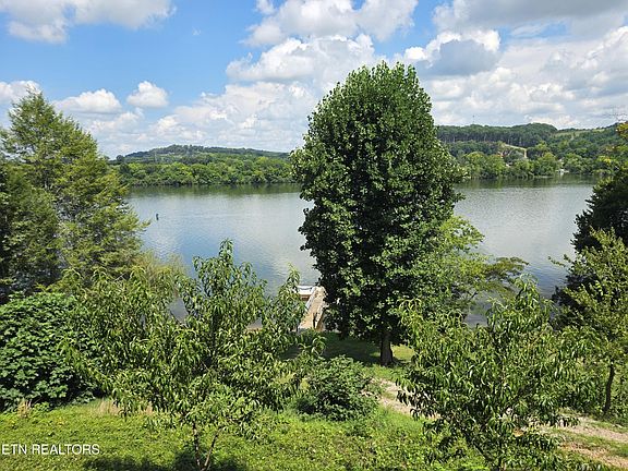 4th image of 269 Lakeshore Vista Dr