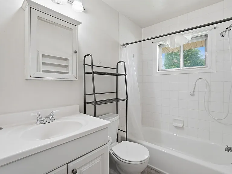 108 Battle St SW — Photo 12