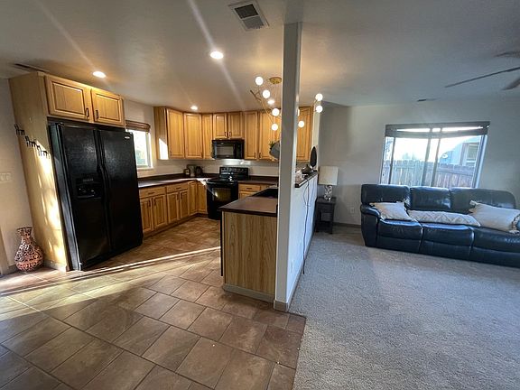 5th image of 317 Carriage Hills Ct