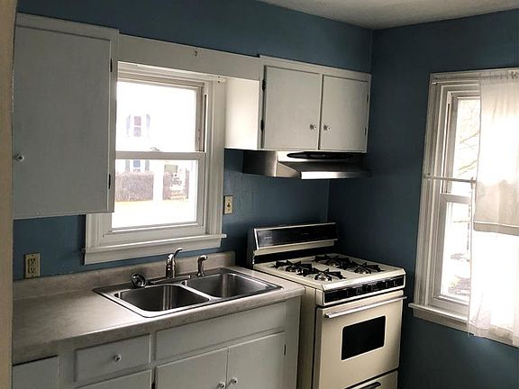 4th image of 227 Pearl St