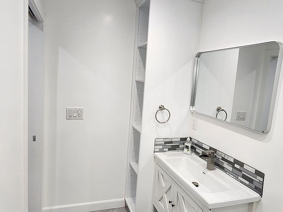 4th image of 191 Brightwood Ave #B