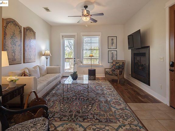 4th image of 350 Town Square Rd