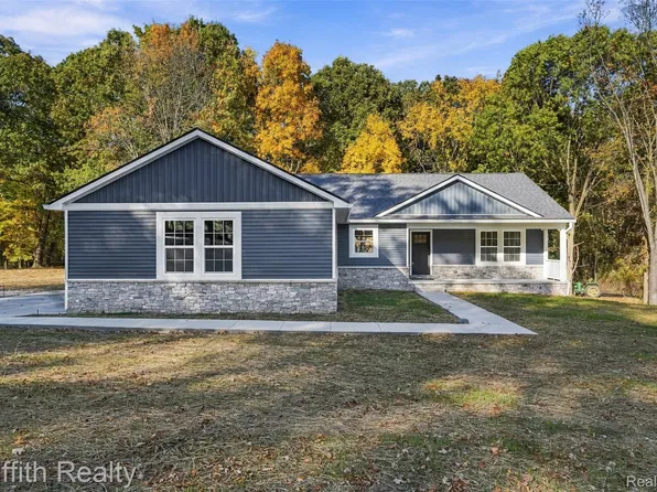 12421 White Lake Rd, Fenton, MI 48430