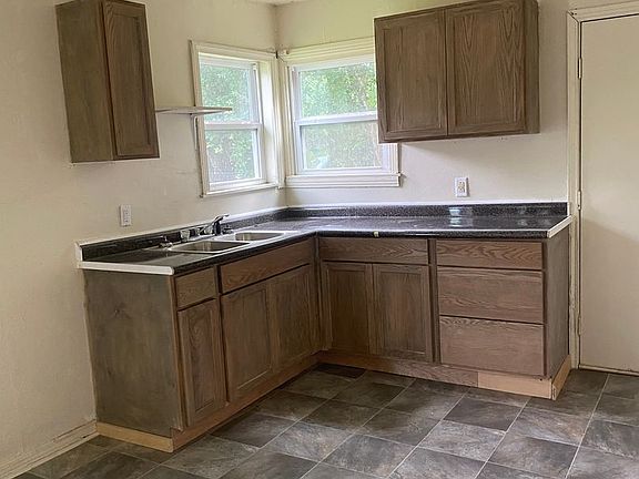 5th image of 3812 Hiland Dr