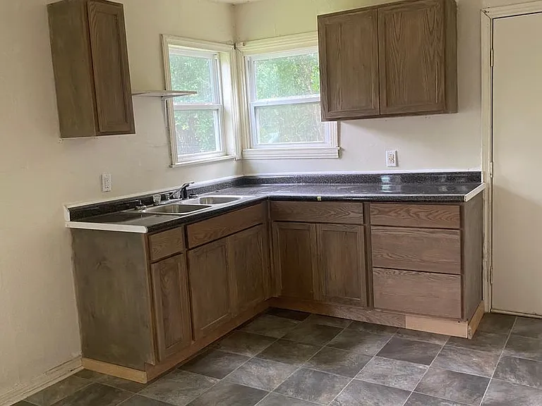 3812 Hiland Dr — Photo 5