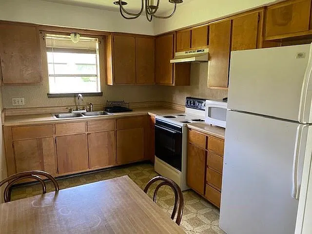 2 bed, 1.0 bath, 648 sqft, $800 — Photo 4