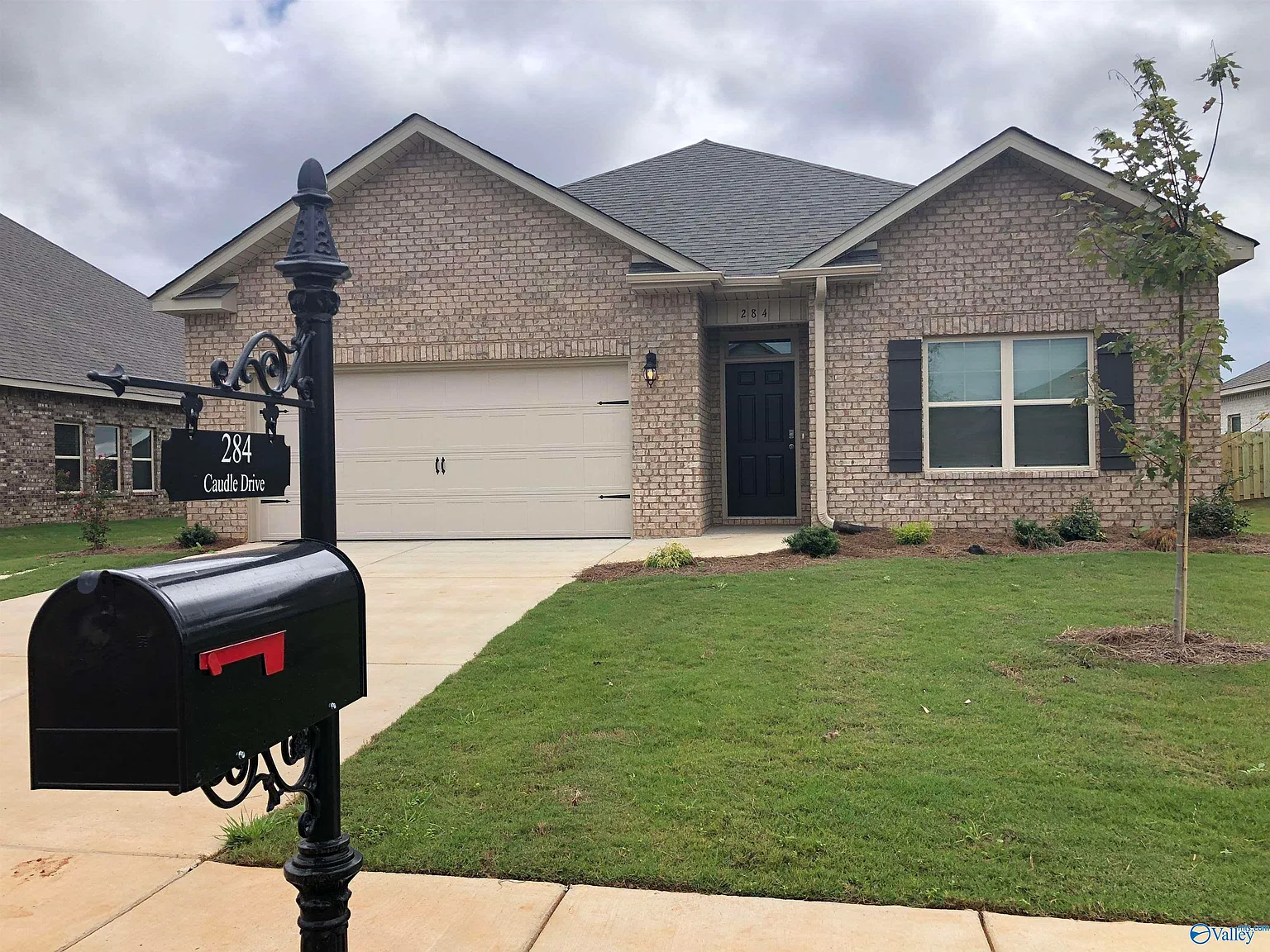 4 bed, 2.0 bath, 1884 sqft, $1,895 — Photo 1