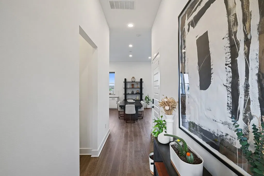 3 bed, 2277 sqft, $3,900 — Photo 4