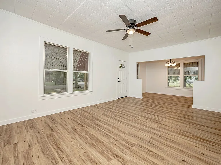 4406 Richard St — Photo 13