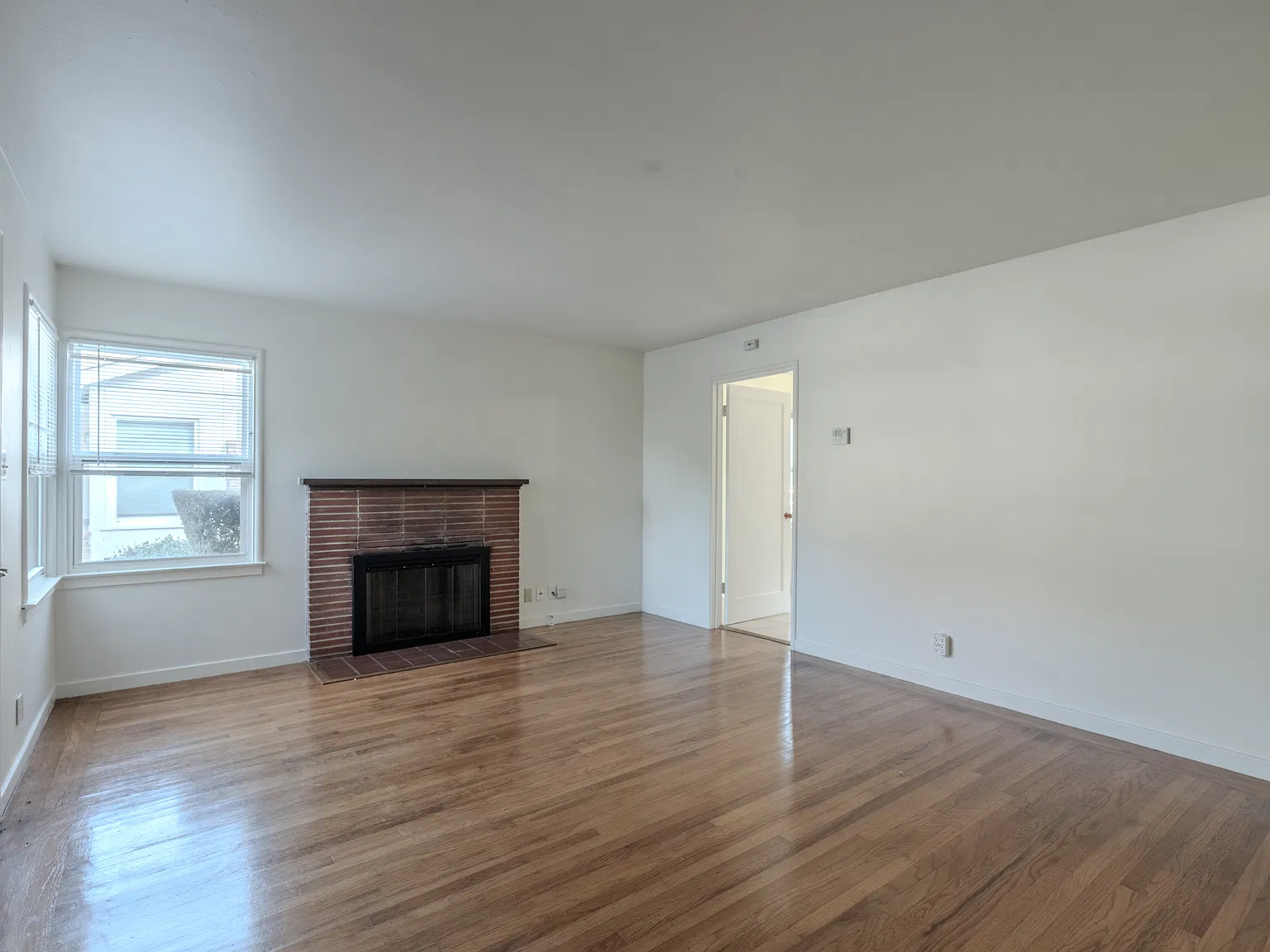 2 bed, 1.0 bath, 802 sqft, $3,650 — Photo 2