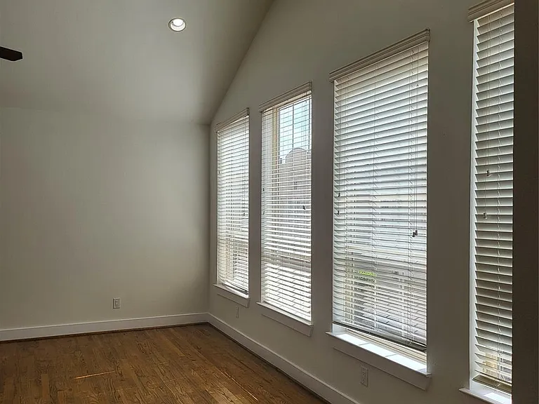 2423 Roufa Rd — Photo 21