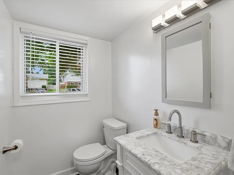 709 N Pryor St — Photo 16