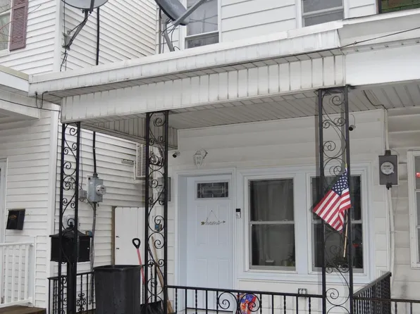221 S West St, Shenandoah, PA 17976