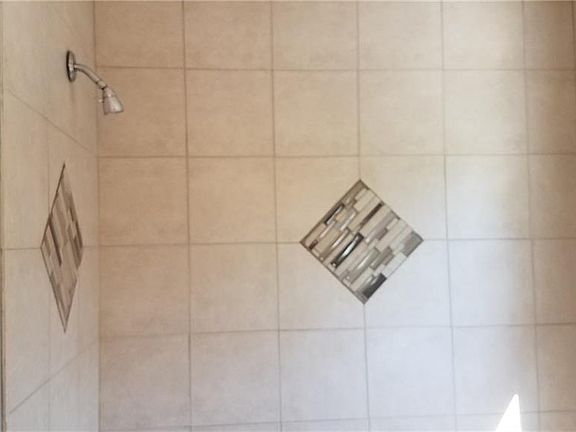 5th image of 363 Lady Guinevere Way