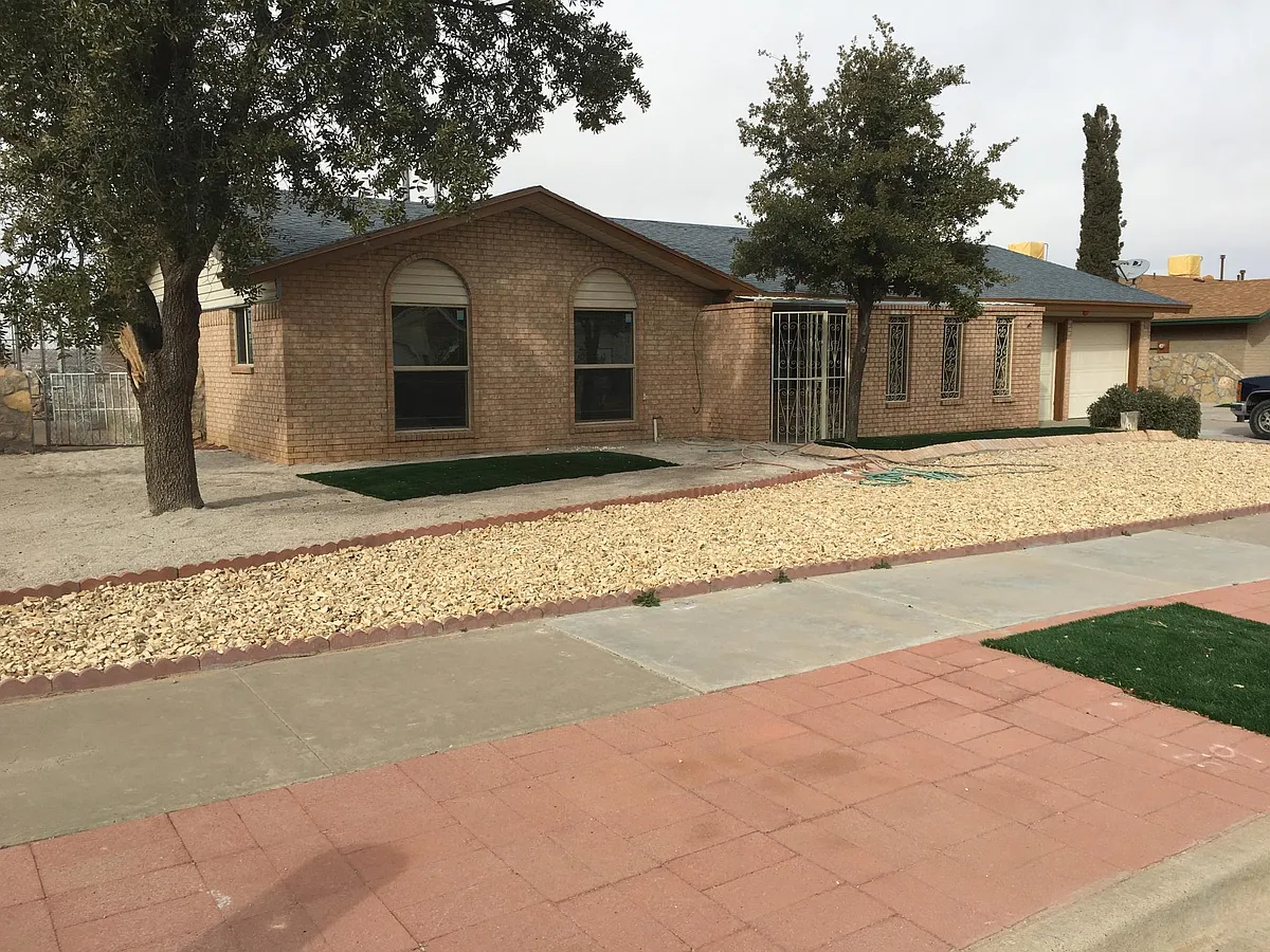 Building Photo - 860 De Leon Dr